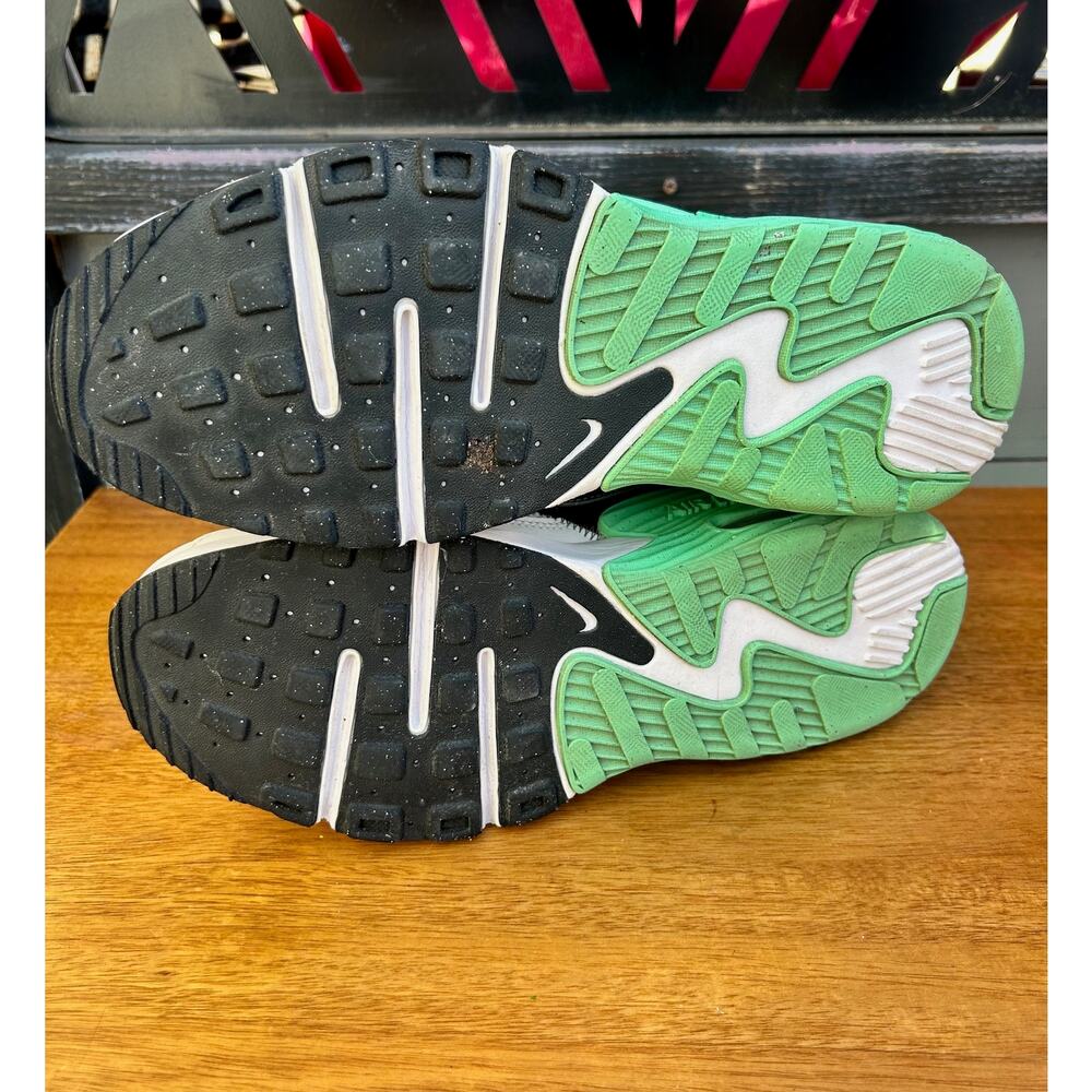 Nike Air Max Excee White Black Green Womans 9.5 DM8346-100 - Picture 8 of 9